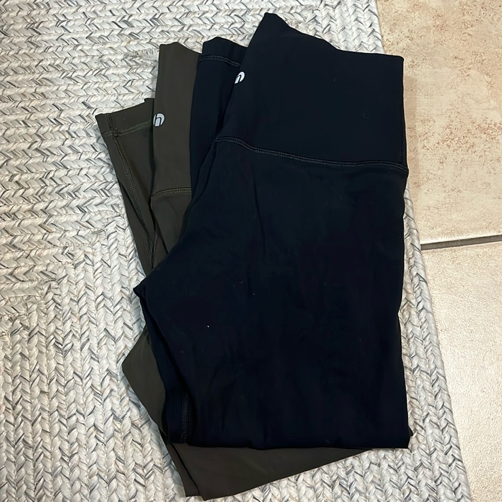 Hey Nuts brand Capri leggings